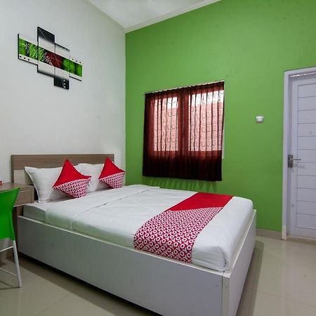 Super Oyo 2808 D'Residence Syariah Tegal  Exteriér fotografie