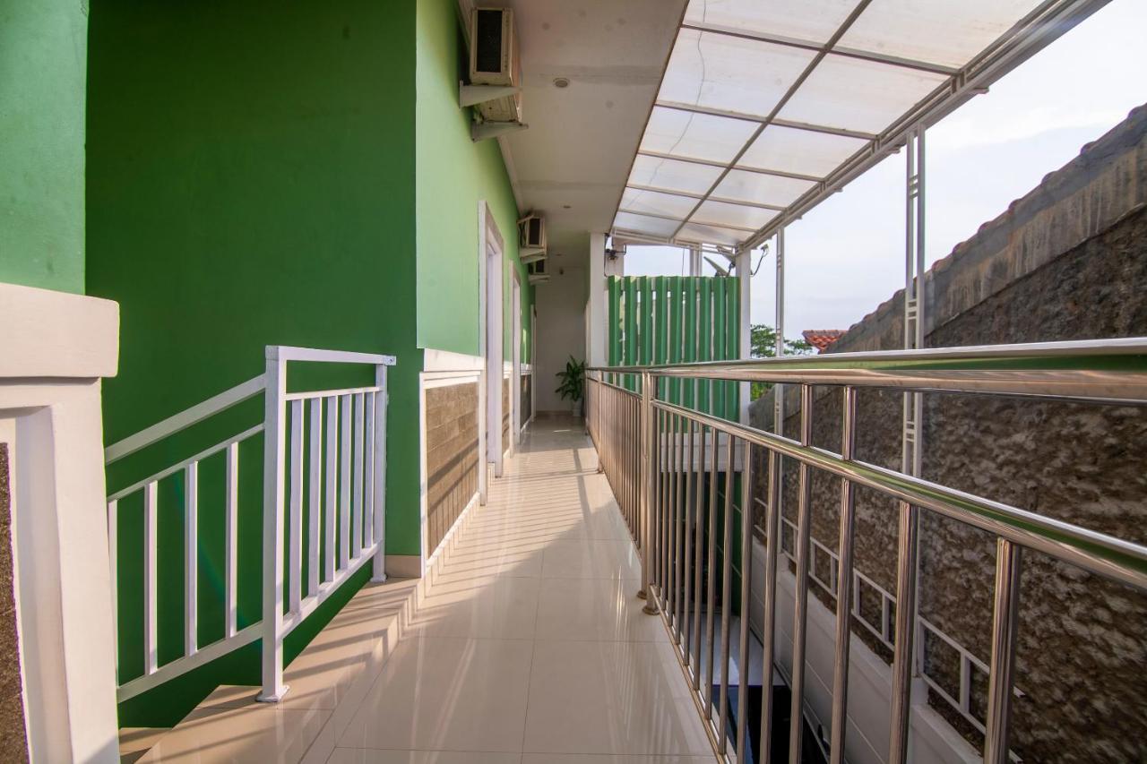 Super Oyo 2808 D'Residence Syariah Tegal  Exteriér fotografie