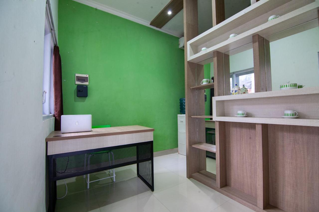 Super Oyo 2808 D'Residence Syariah Tegal  Exteriér fotografie